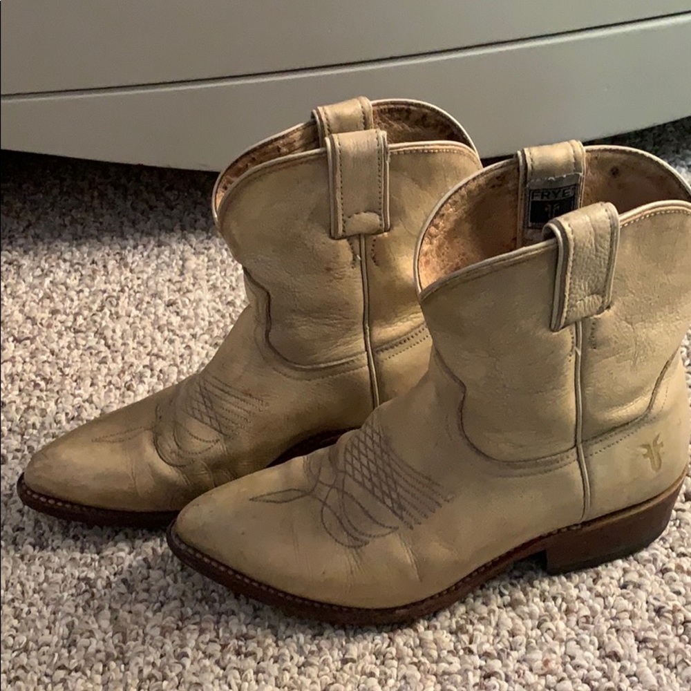 Distressed/Vintage look Billy Short Frye Boots